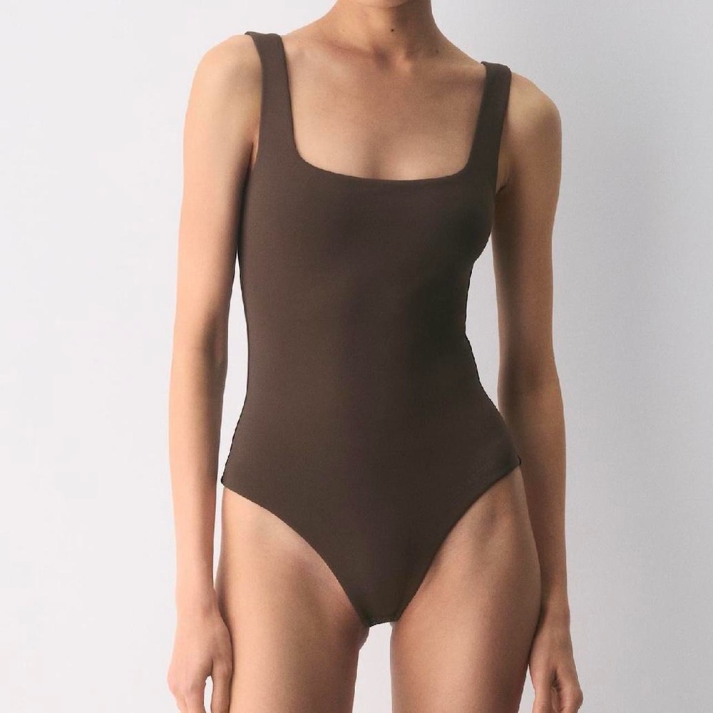 aritzia babaton contour original bodysuit in rich mocha brown